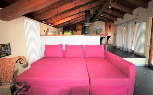 Giglio Flat With Wonderful Lake View and Jacuzzi