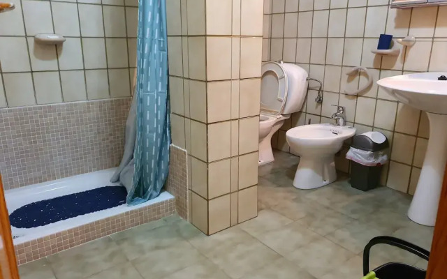 Budget Rooms at Jumbo (15 minutes walk)