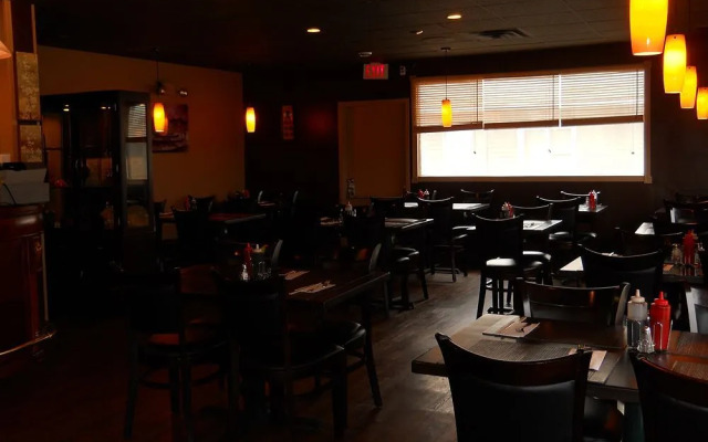 Econo Lodge Inn & Suites