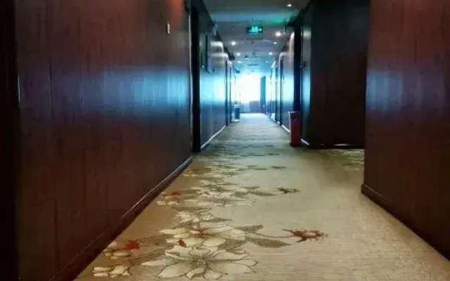 Hot Spring Holiday Hotel