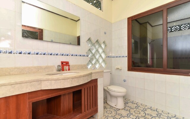 RedDoorz Plus near Seminyak Square