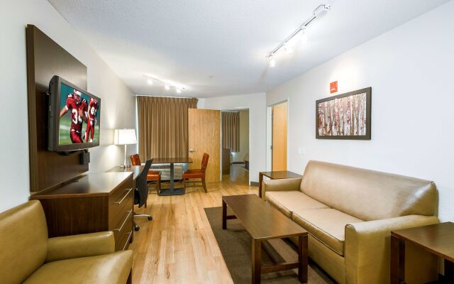 Red Roof Inn PLUS+ Boston - Logan