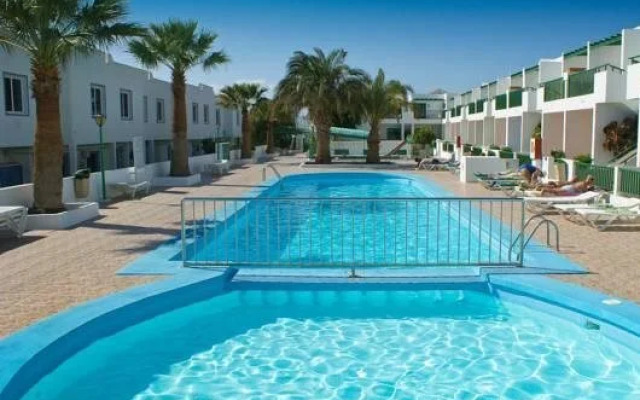 Los Gracioseros Apt 207