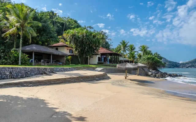 House With Private Beach in Porto Bello Mangaratiba