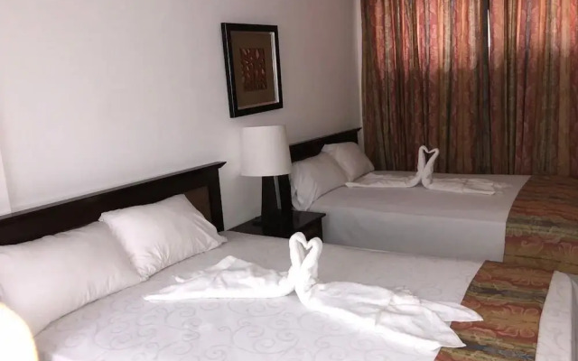 The Garden Hotel y Restaurant
