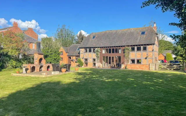 The Threshing Barn-Stunning 5 BD Retreat