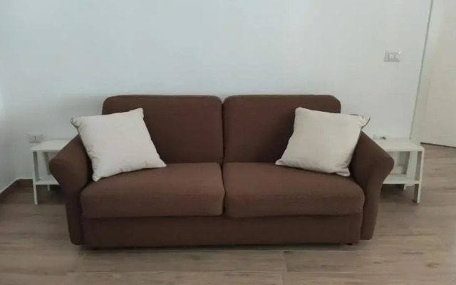 Seaside Villa with Hot Tub, 5mins walk from the sea