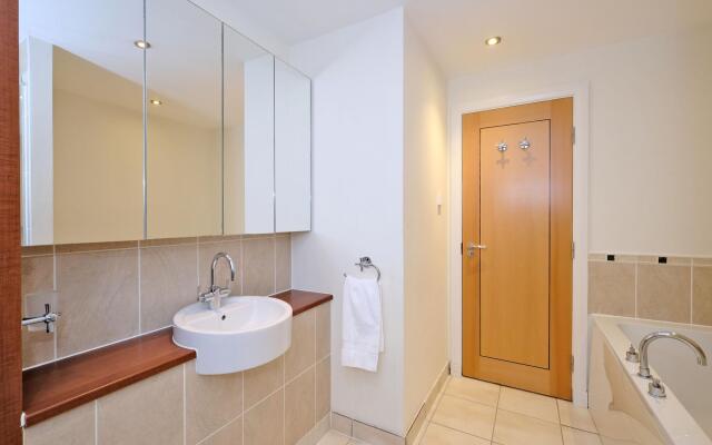Deluxe and Secure Apartment Close to Aberdeen City Centre