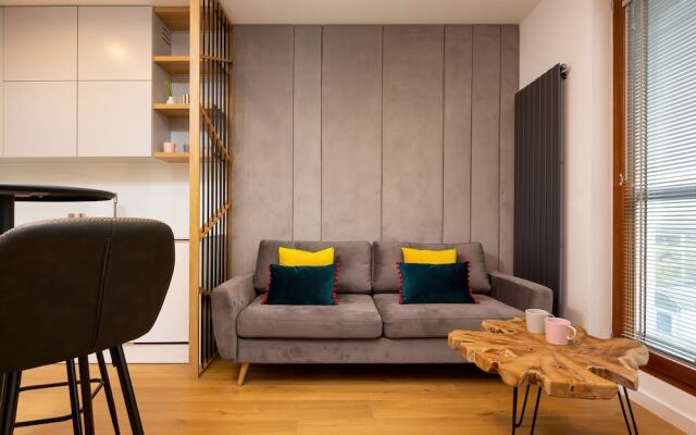 Studio Warsaw Grzybowska by Renters