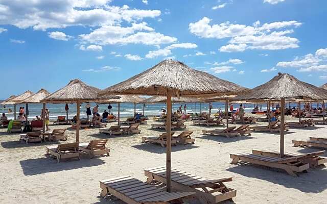 Onix Blue 17 - Mamaia Nord