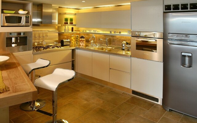 Luxury 2-Bedr Apt Amazing Views AT1