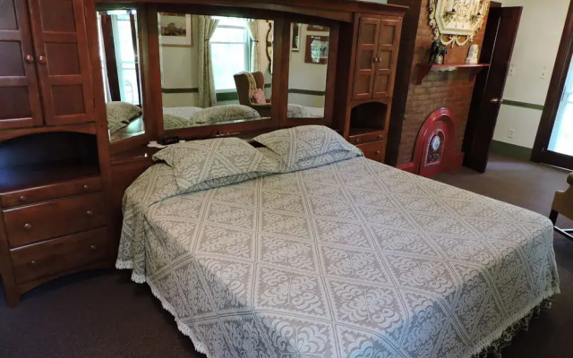 Saratoga Farmstead B&B