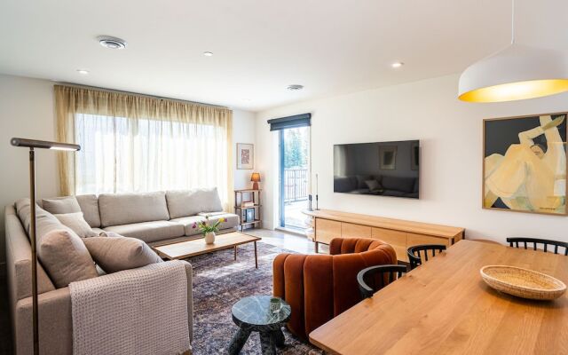 Sea Eagles Landing by Revelstoke Vacations