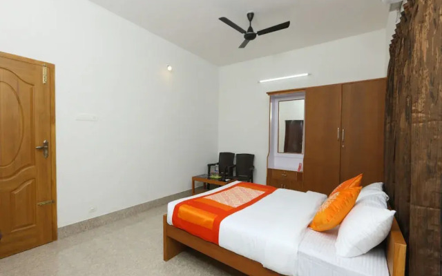 OYO 13858 Rithus Residency