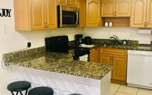 Spacious Condo close to Siesta