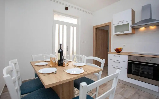 Nice Apartment in Rabac With Wifi and 2 Bedrooms