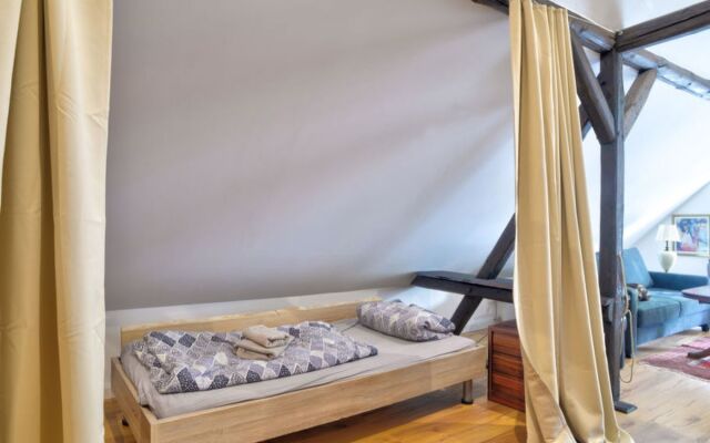 Lounge an der Kirche