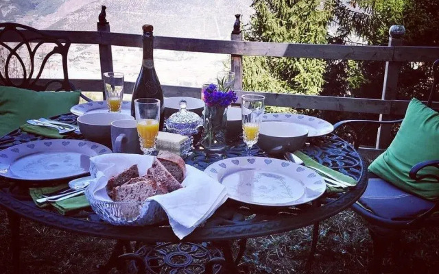 LOYEHILL Chalet. Swiss Alps Escape