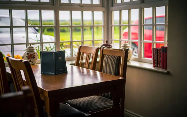 The Three Horseshoes