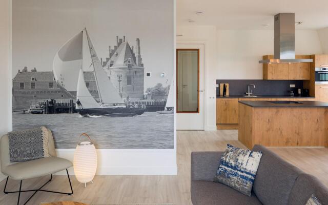 Modern Penthouse, 2 Bath Rooms Close to Lake Veere