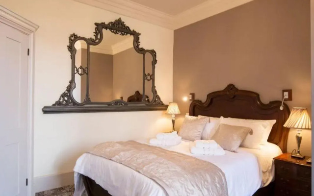 East Walls Hotel