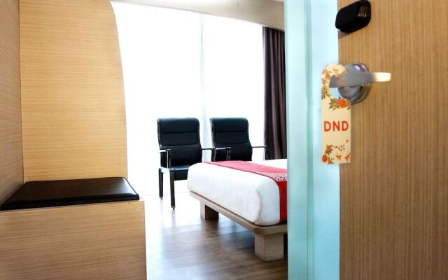 Capital O Business Hotel