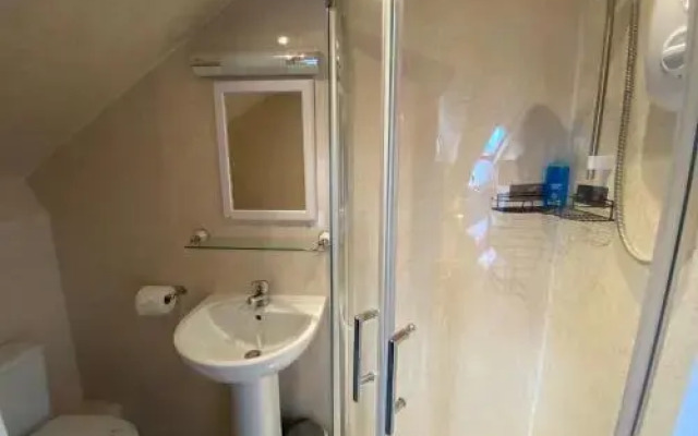 Autumn Leaves Guest House