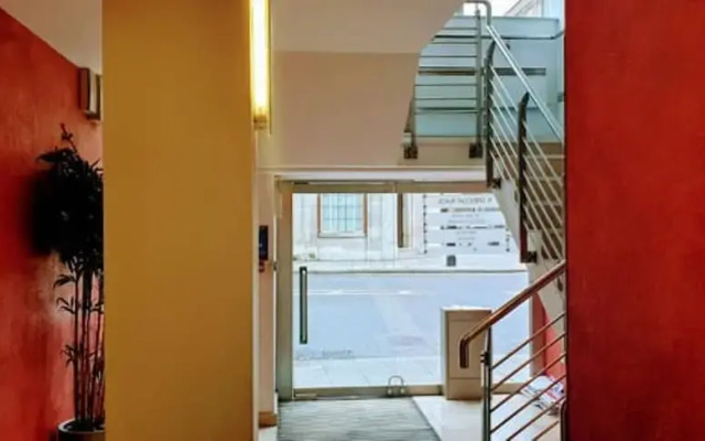 Modern Aircondition 2 Beds 2 Bath Victoria Station