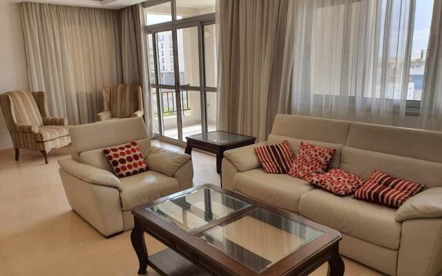 Vesta - Luxury Apt - 3BR - Cfc VII