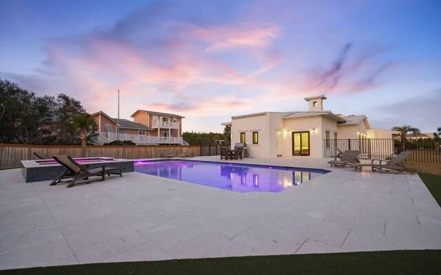 Bourbon Breeze by Five Star Properties