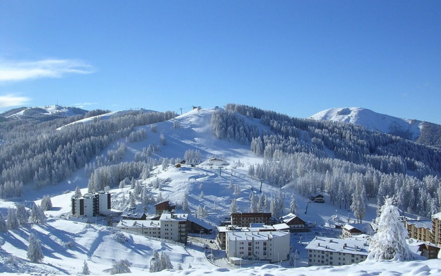 Adonis Hotel Le Chastellan