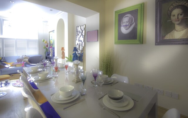 ROCH Lovely Townhouse 4 Bed 2 Bath