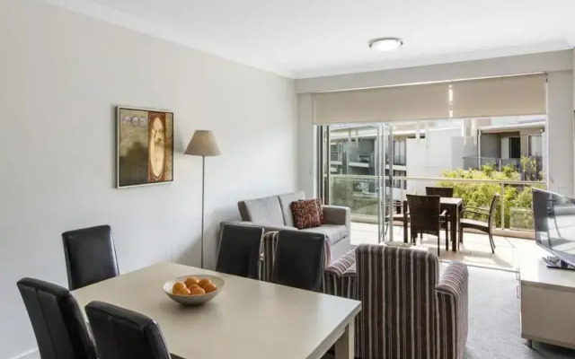 Oaks Brisbane Mews Suites