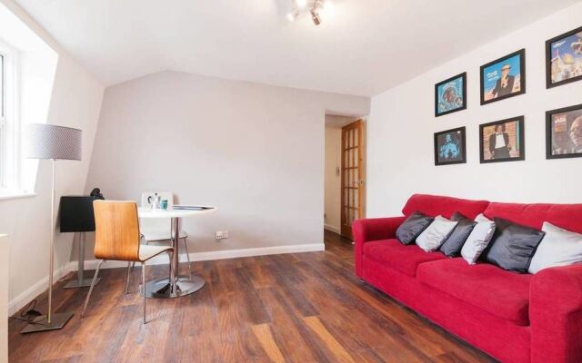 Top Floor Flat With Views in Southwark/borough