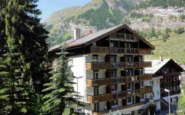 Hotel Holiday