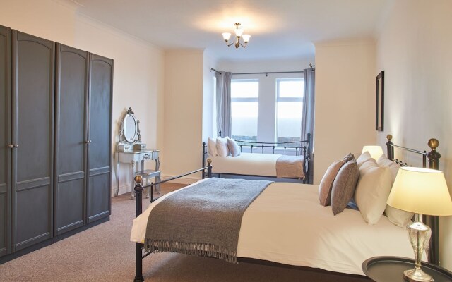 Host Stay Regency Mansions Apartment