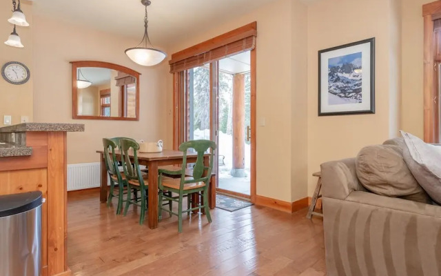 Cabins at Mammoth Lakes