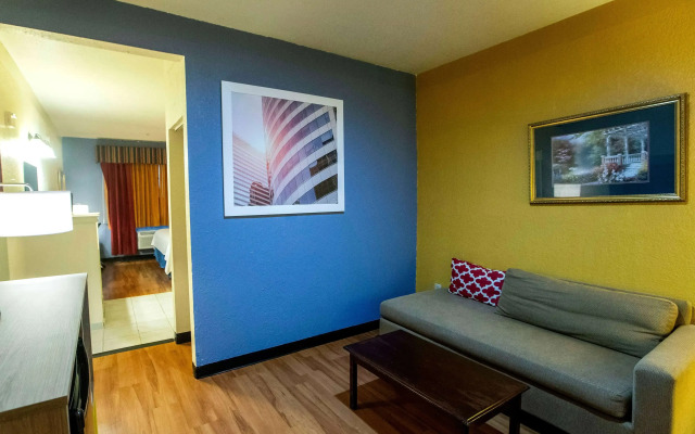 Days Inn & Suites by Wyndham Houston North/Aldine