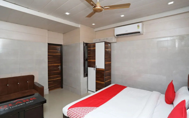 OYO 36011 Qlark Stay