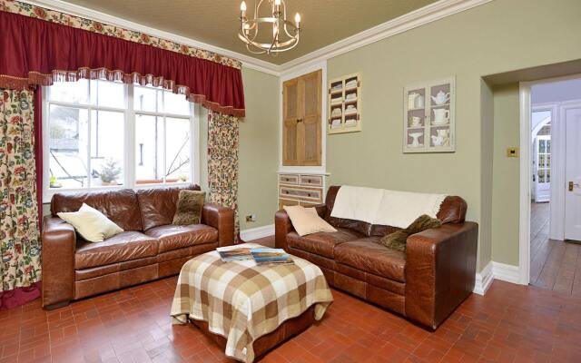 Oakfold House