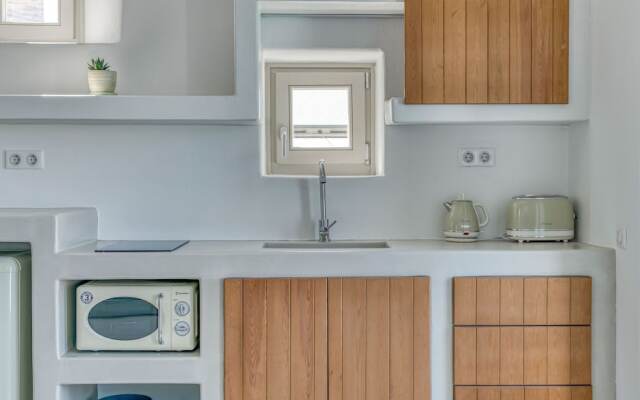 Lil Paros Luxury suites