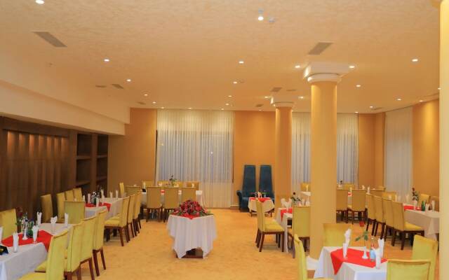Kenenisa.. Oasis International Hotel