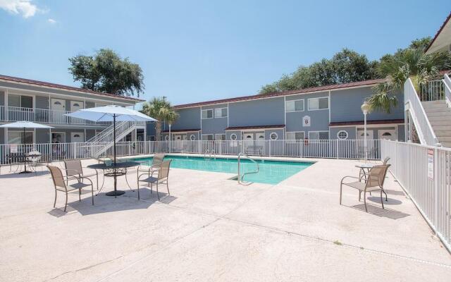 Oak Shores 58