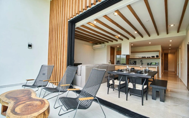 Pure Condos 302 By Lockey