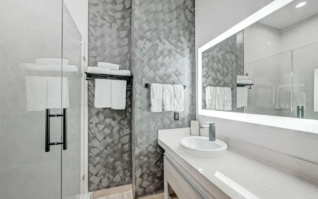 SureStay Hotel by Best Western Houston Southeast