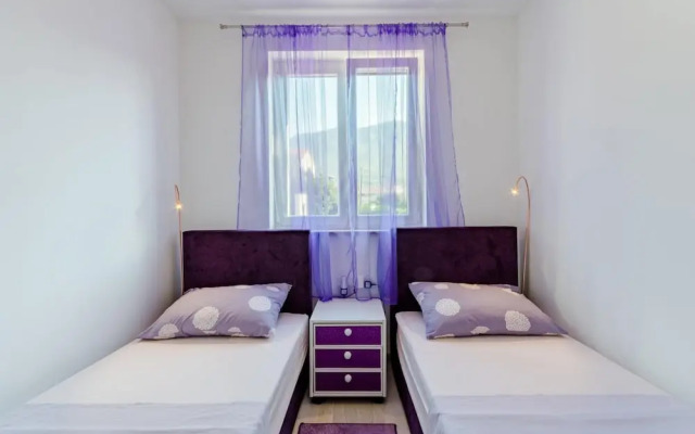 Apartment Karlo - Two Bedroom Apartment With Balcony