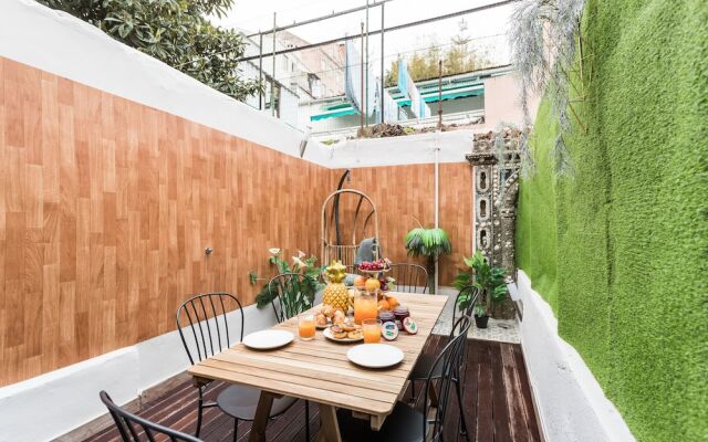 Liberty Patio Two-Bedroom Apartment w/ Patio - by LU Holidays