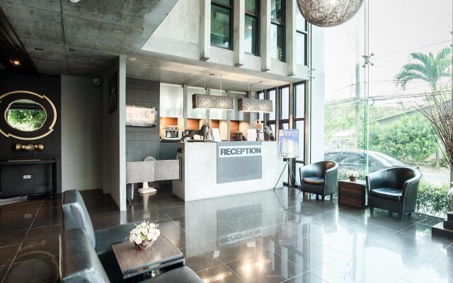 B2 Black Business & Budget Hotel