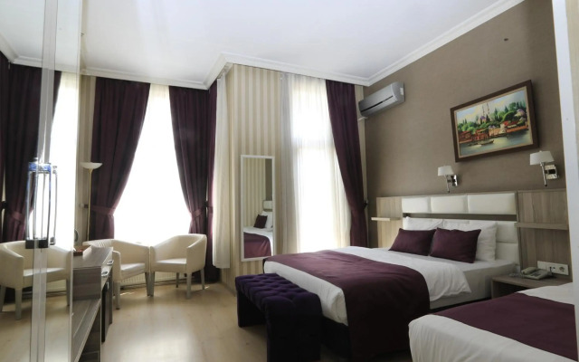 Triada Hotel