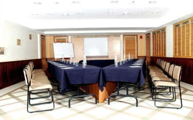 Kamat Lingapur Hotel